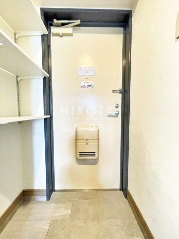 足立小学校(170m)