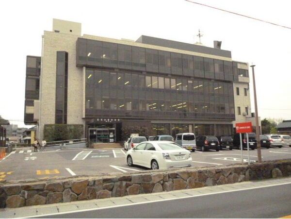 近くに施設あり