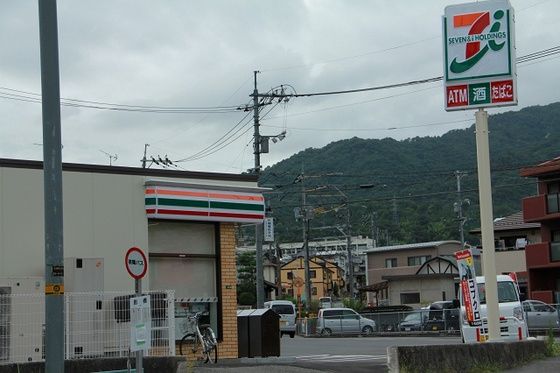 近くに施設あり