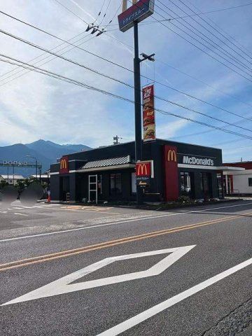 マクドナルド11号新居浜店まで250m