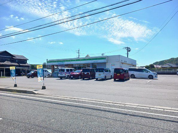 ファミリーマート西原二丁目店まで500m