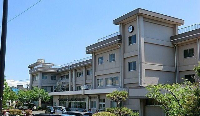 衣笠中学校まで315m