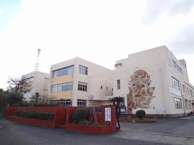 中間高校(750m)