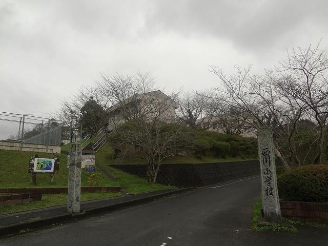 鞍手町立西川小学校(1050m)