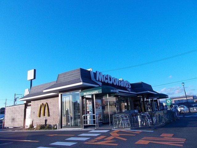 マクドナルドまで1100m