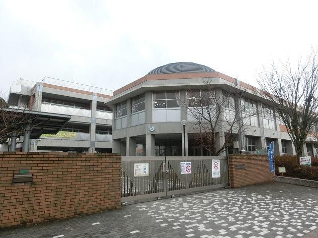 北九州市立星ケ丘小学校(290m)