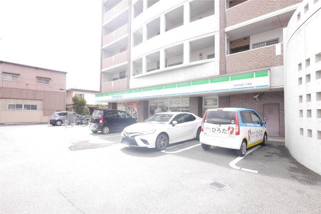 ファミリーマート小倉下石田一丁目店(520m)