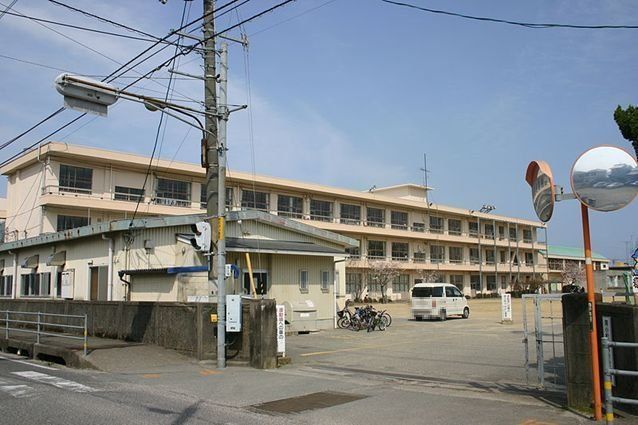 南小松島小学校まで200m