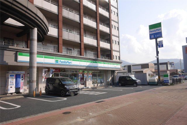 ファミリーマート 小倉下曽根駅南店(320m)