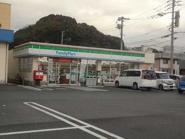 ファミリーマート／永犬丸店 (393m)