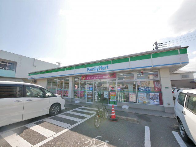 ファミリーマート小倉南方二丁目店(300m)