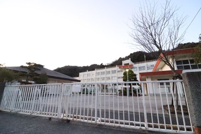 近くに施設あり