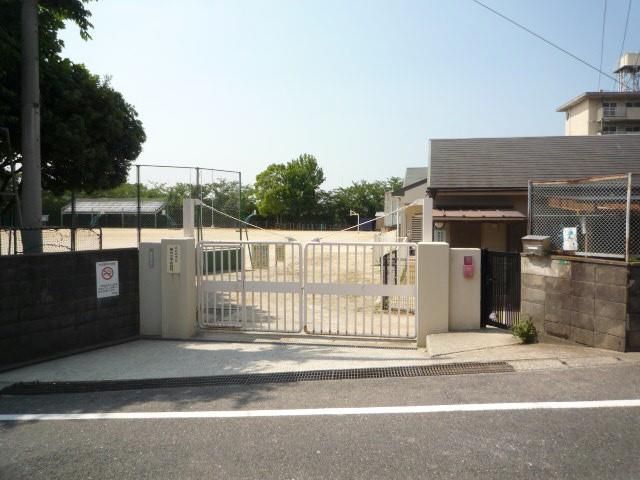 泉台小学校(850m)