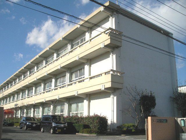 中学校「長泉町立北中学校まで1497m」