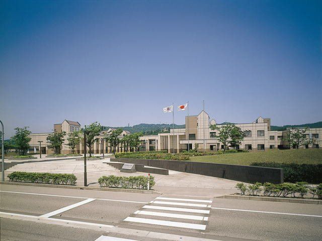 富山大学高岡キャンパスまで3600m