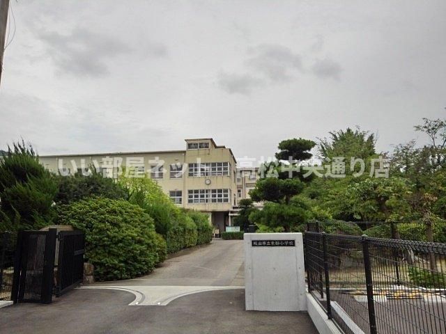坂出市立東部小学校まで1300m
