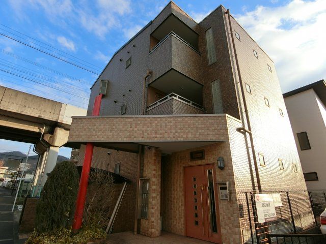 コル・レケンスの外観画像