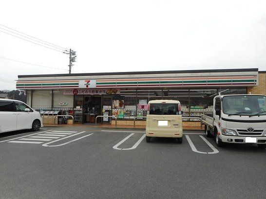 セブンイレブン新市戸手店まで300m