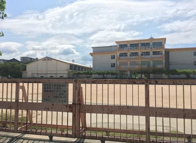 若園小学校(620m)