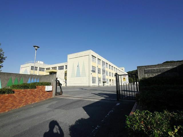 中間市立中間西小学校(400m)