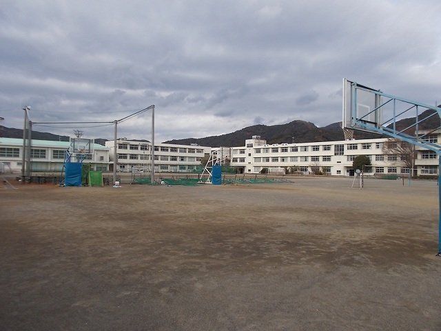 静岡市立服織中学校まで220m