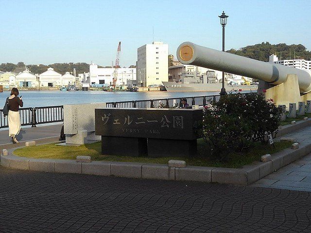 ヴェルニー公園まで877m