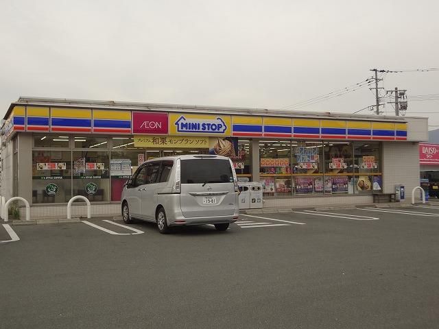 ミニストップ直方下境店 (165m)