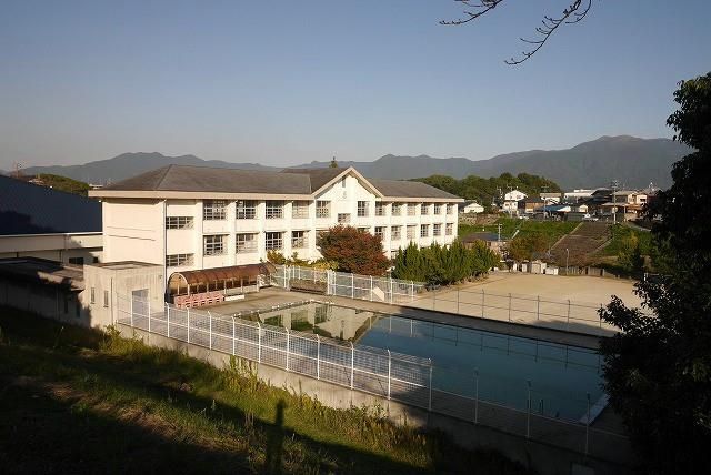 直方市立直方西小学校(350m)