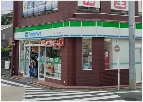 ファミリーマートまで338m