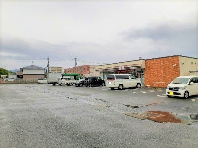 セブンイレブン翔陽高校前店まで70m