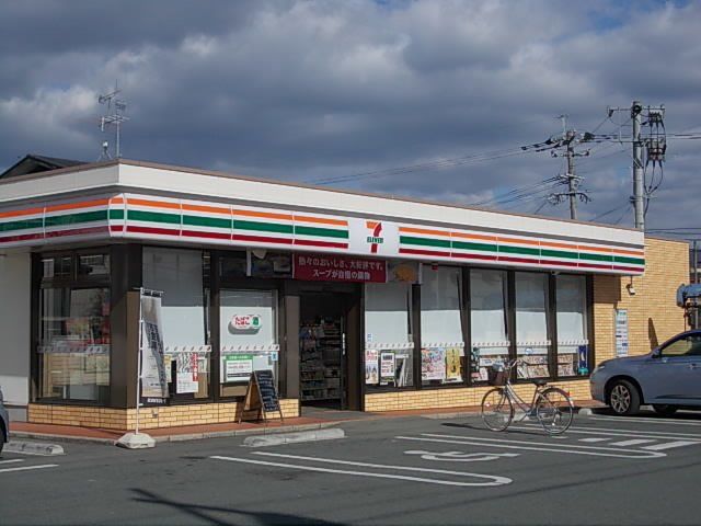 セブンイレブンまで700m