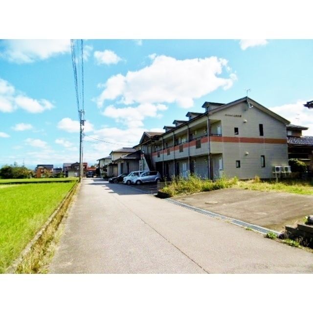 近くに施設あり