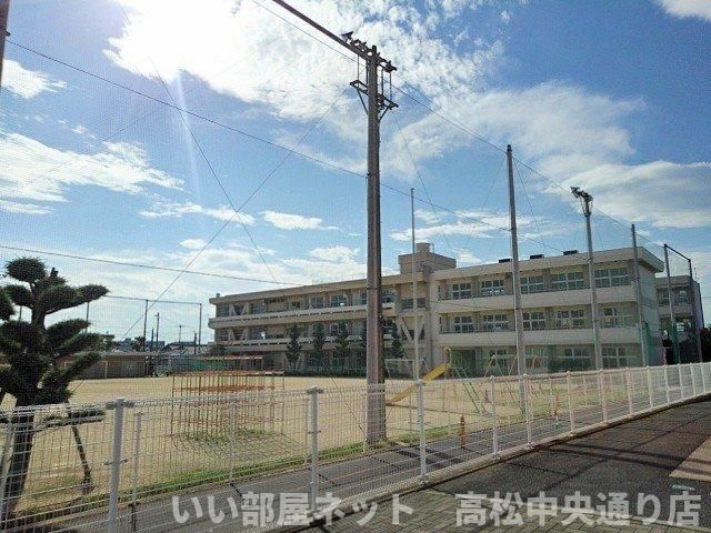 丸亀市立城南小学校まで950m