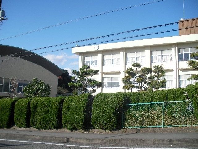 中学校「裾野市立西中学校まで1867m」