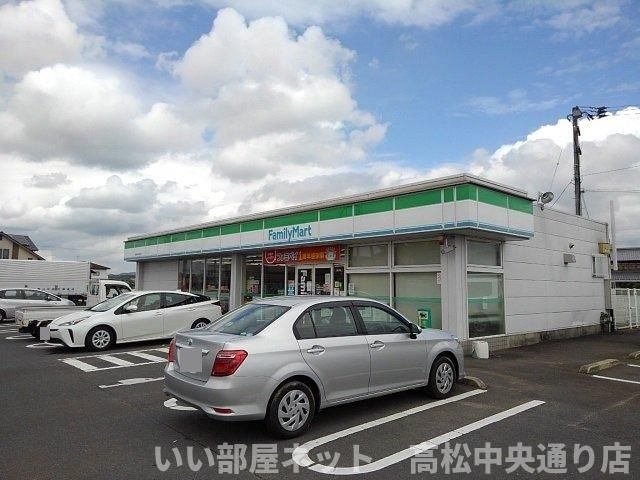 ファミリーマート観音寺中田井店まで1800m
