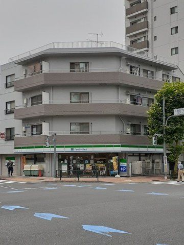 ファミリーマートまで96m