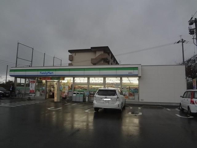 ファミリーマート茶売町店(640m)