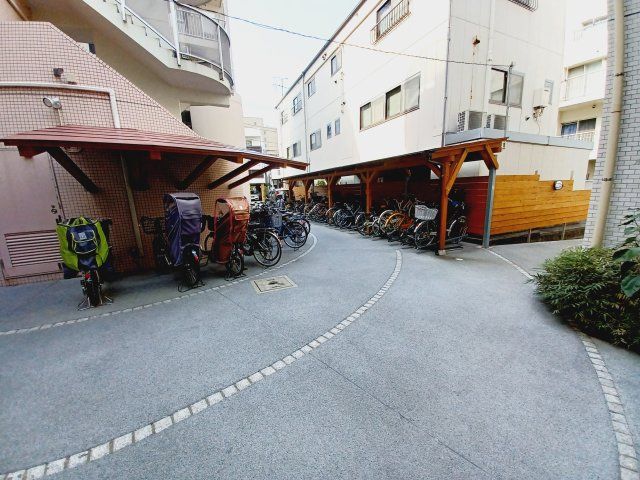 近くに施設あり
