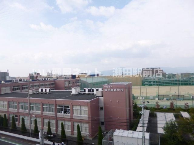 綾羽高等学校(高校・高専)まで71m