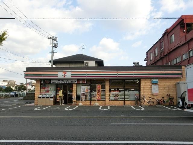 セブン‐イレブン/戸畑境川店(311m)
