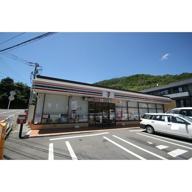 コンビニ「セブンイレブン秦野鶴巻店まで297m」