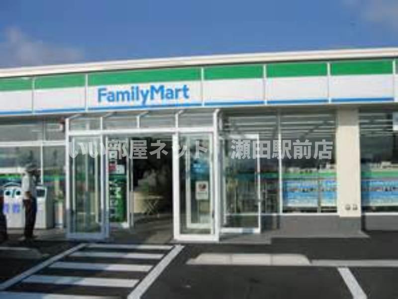 ファミリーマート 大津月輪三丁目店（コンビニ）まで805m