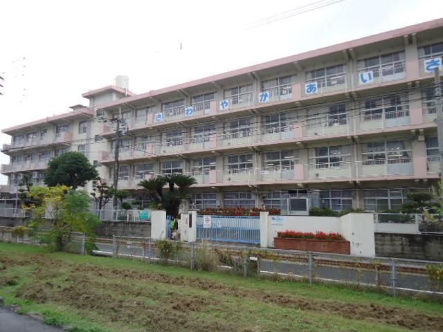 北九州市立本城小学校(1300m)