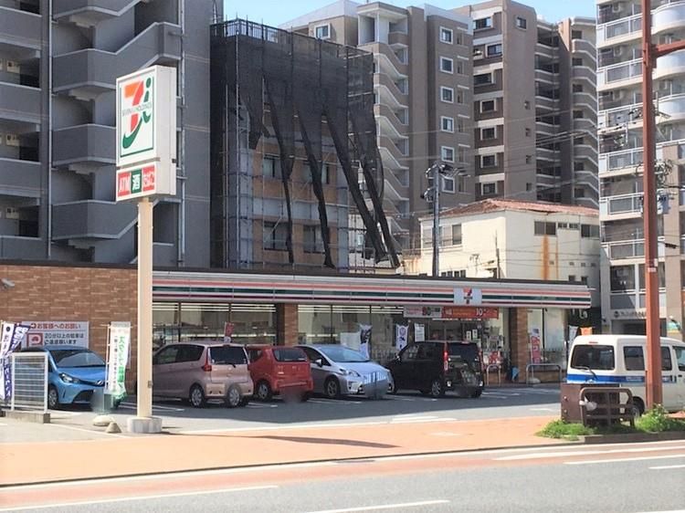 セブンイレブン八幡西本町4丁目店(340m)