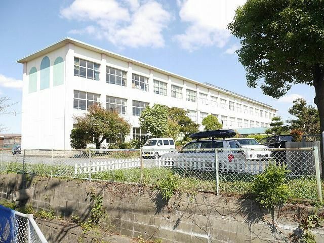 水巻町立伊左座小学校(730m)