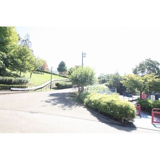 公園「ぼうさいの丘公園まで600m」