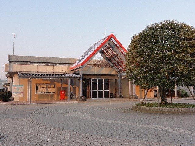 砺波市役所まで1300m