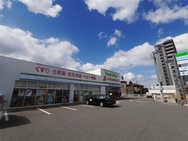 ファミリーマートドラッグイレブン北方店(600m)