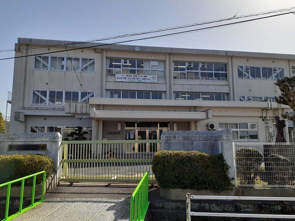 岡山市立鯉山小学校まで250m