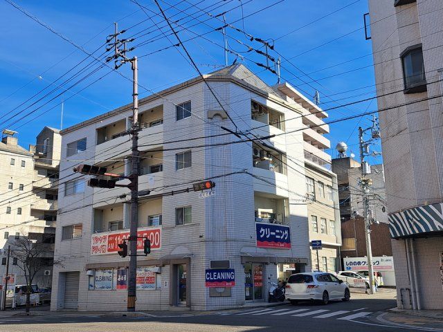 エンパイヤビルの外観画像